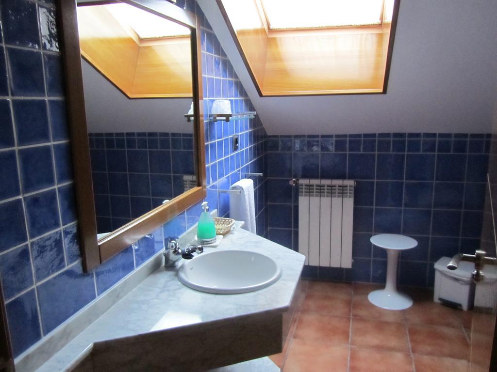Apartamentos Rurales Casa Baltasar Monasterio De Hermo Quarto foto