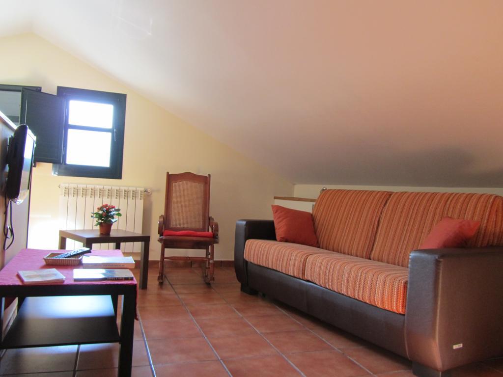 Apartamentos Rurales Casa Baltasar Monasterio De Hermo Exterior foto